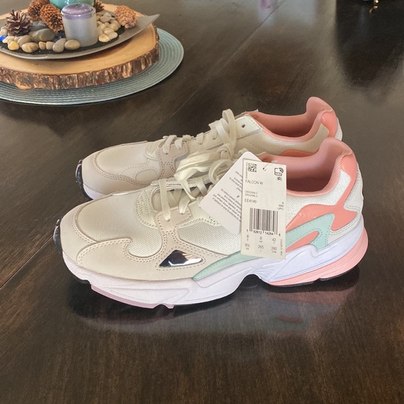 NWT Adidas Falcon size 9.5. - Picture 4 of 6